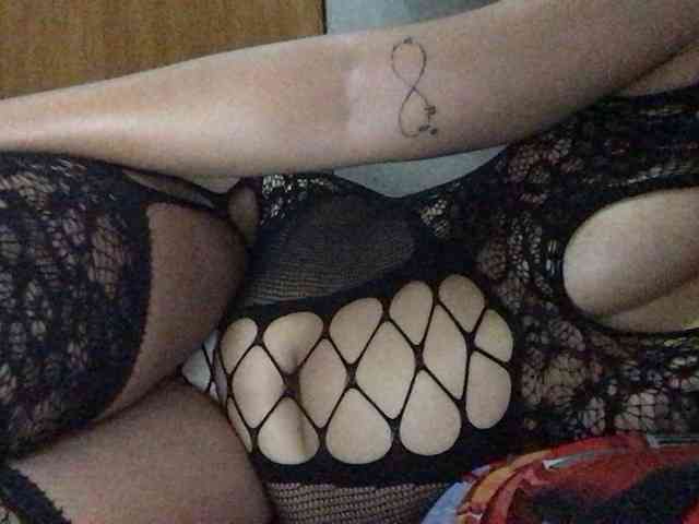 HEARTQUEEN webcam