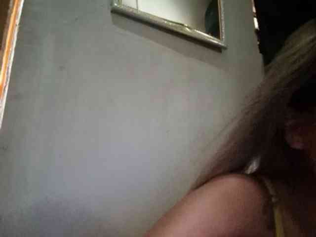 HEARTQUEEN webcam