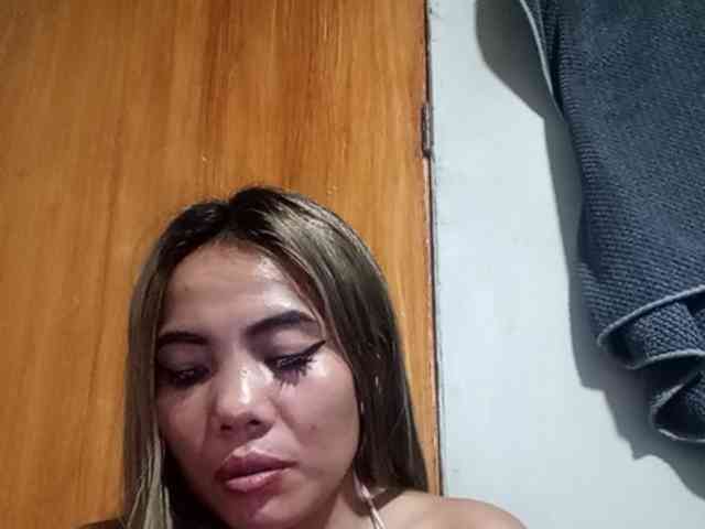 HEARTQUEEN webcam
