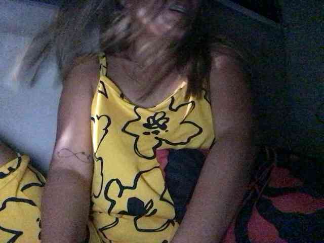 HEARTQUEEN webcam