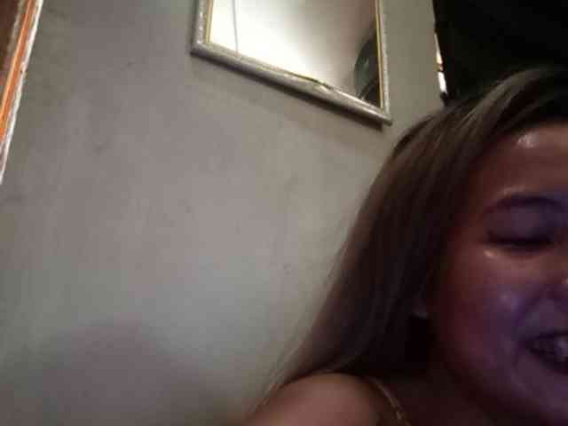 HEARTQUEEN webcam