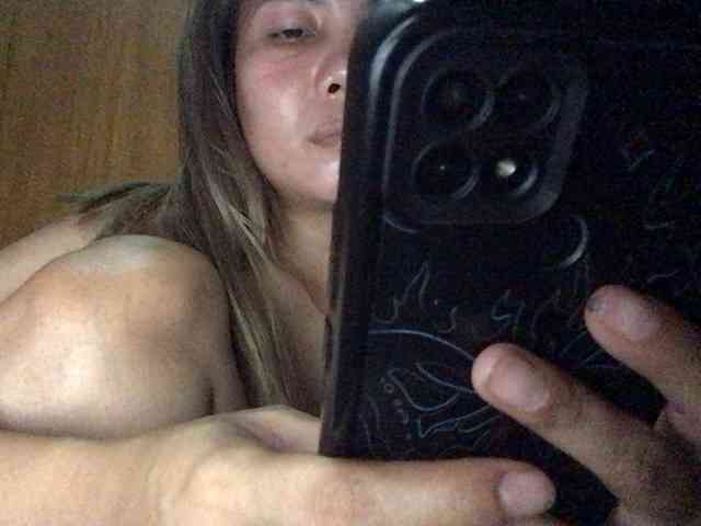 HEARTQUEEN webcam