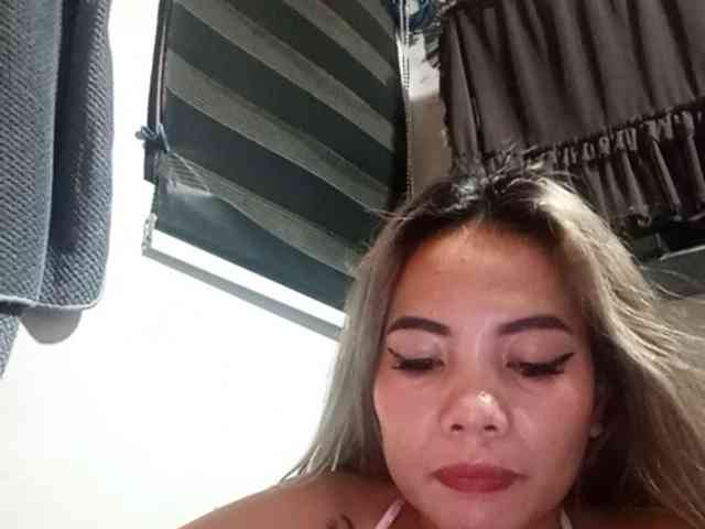 HEARTQUEEN webcam