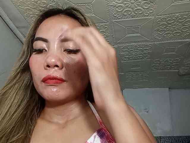 HEARTQUEEN webcam