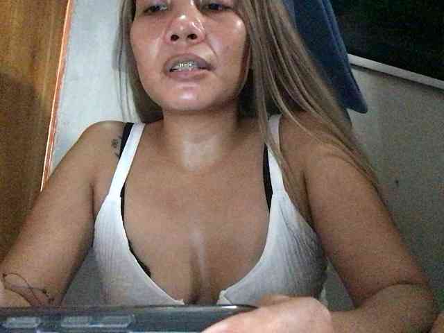 HEARTQUEEN webcam