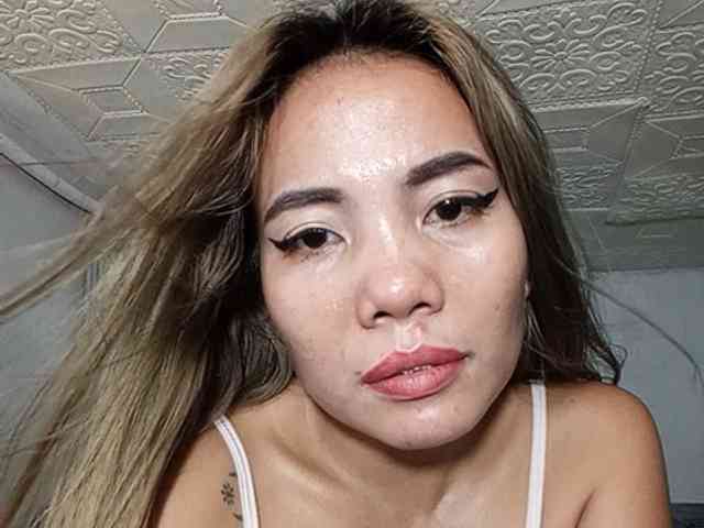 HEARTQUEEN webcam