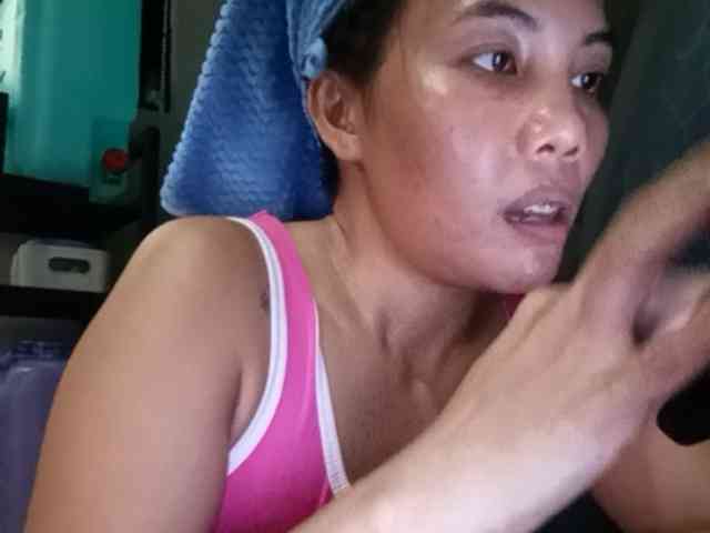 HEARTQUEEN webcam