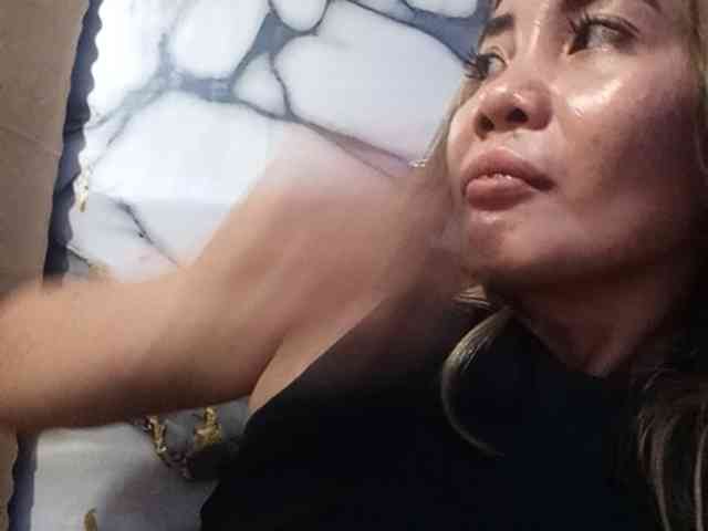 HEARTQUEEN webcam