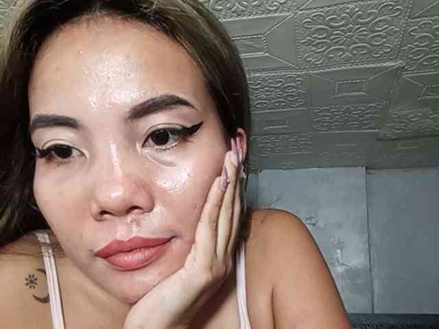 HEARTQUEEN webcam