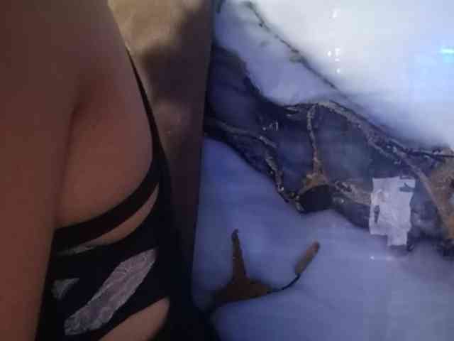 HEARTQUEEN webcam