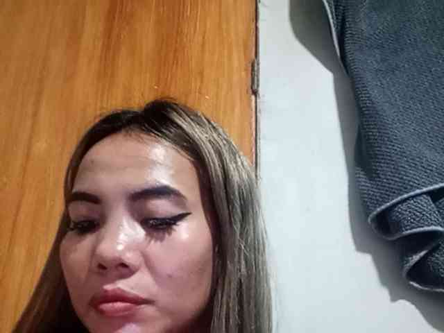 HEARTQUEEN webcam