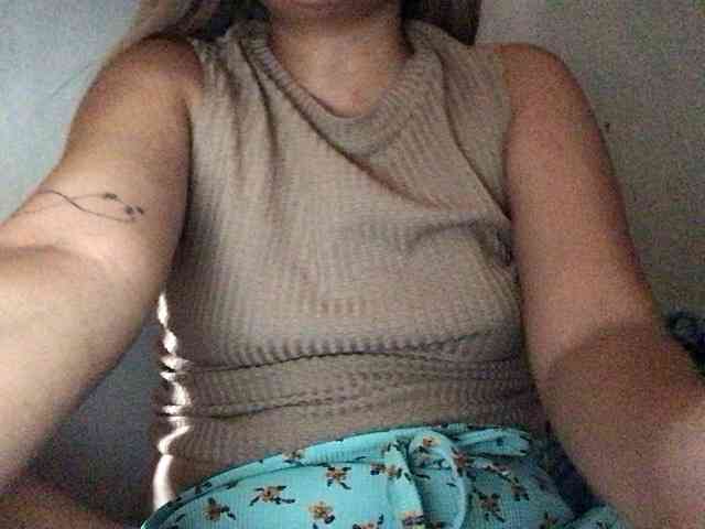 HEARTQUEEN webcam