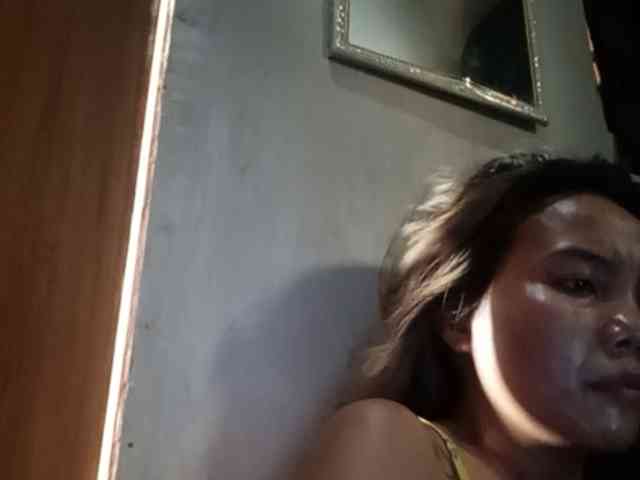 HEARTQUEEN webcam