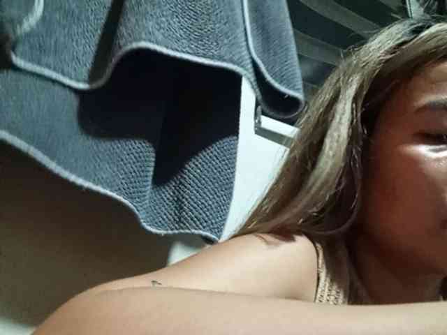 HEARTQUEEN webcam