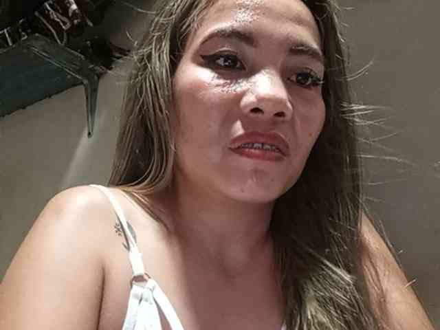 HEARTQUEEN webcam