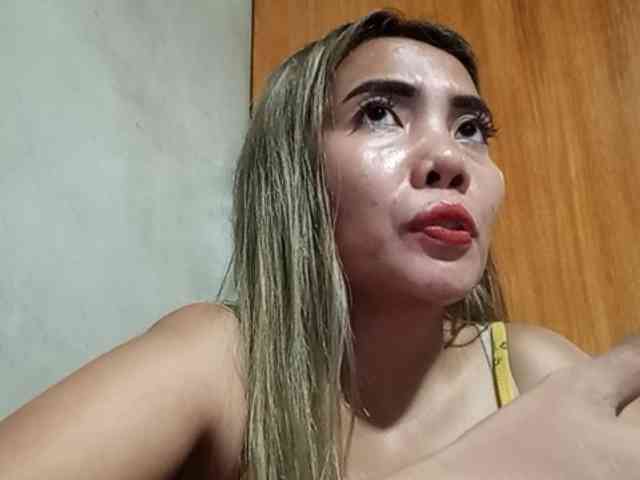 HEARTQUEEN webcam