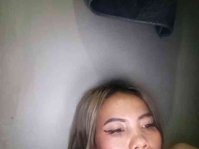 HEARTQUEEN webcam