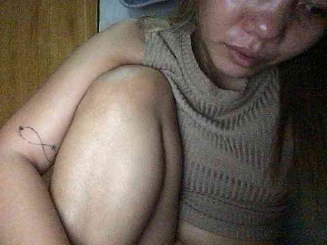 HEARTQUEEN webcam