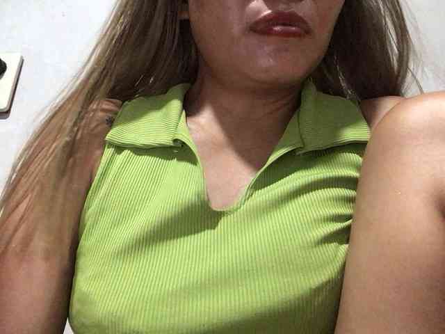 HEARTQUEEN webcam