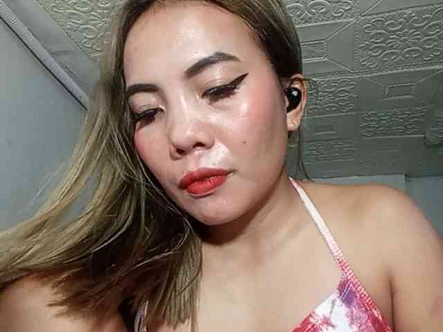HEARTQUEEN webcam