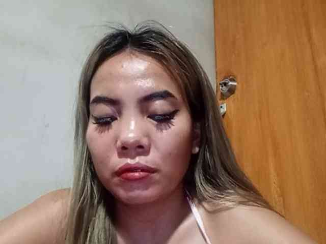 HEARTQUEEN webcam