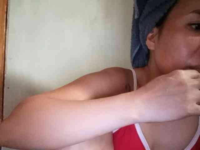 HEARTQUEEN webcam