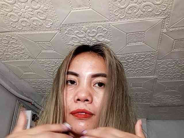 HEARTQUEEN webcam
