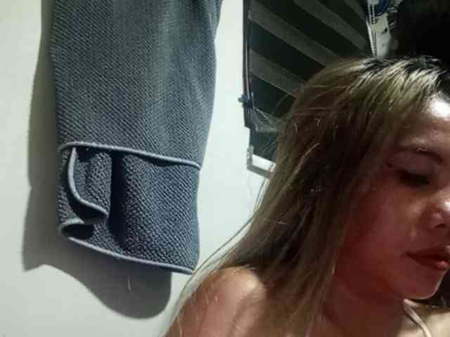 HEARTQUEEN webcam
