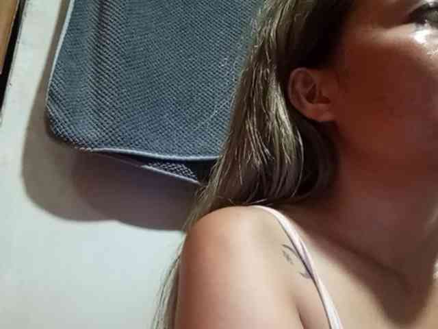HEARTQUEEN webcam