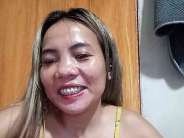 HEARTQUEEN webcam