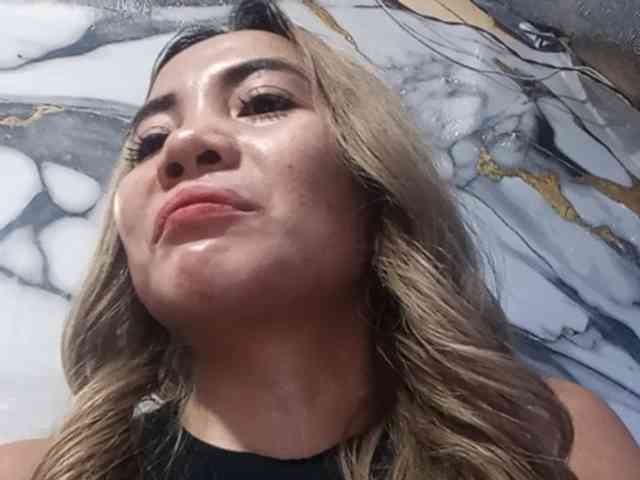 HEARTQUEEN webcam