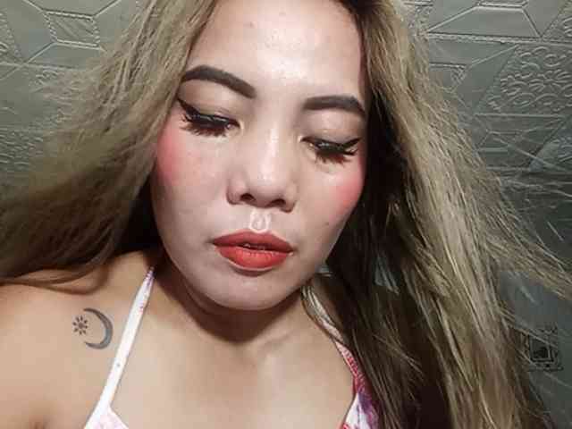 HEARTQUEEN webcam