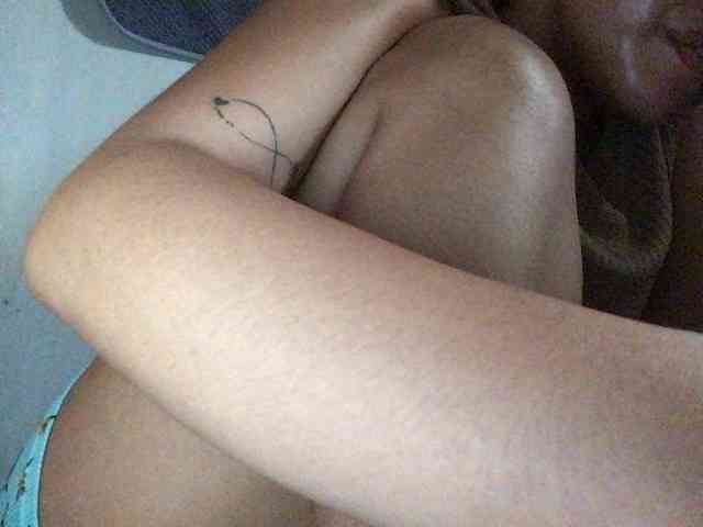 HEARTQUEEN webcam
