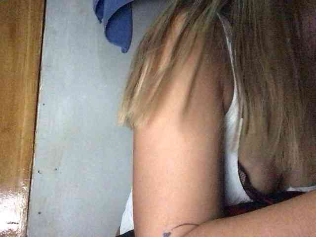 HEARTQUEEN webcam
