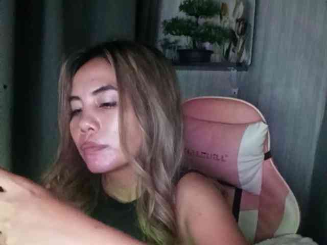 HEARTQUEEN webcam