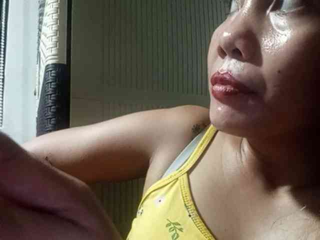 HEARTQUEEN webcam