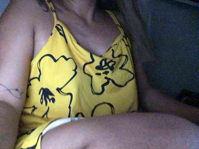 HEARTQUEEN webcam