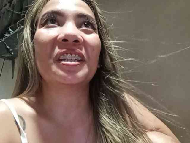 HEARTQUEEN webcam