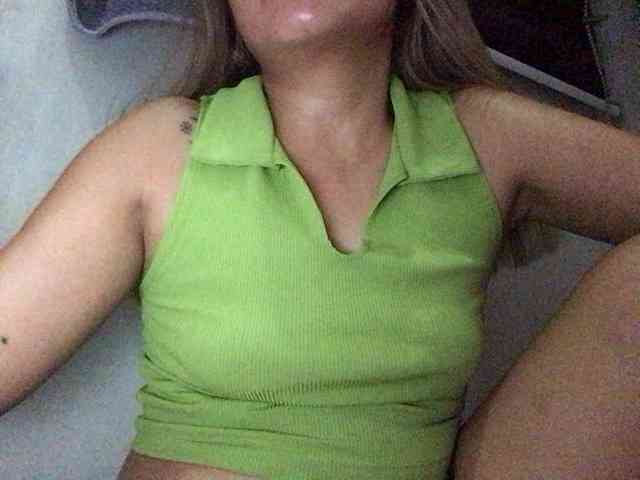 HEARTQUEEN webcam