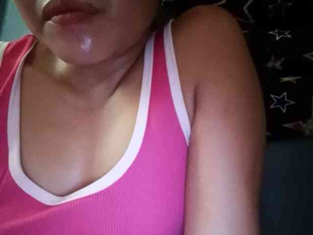 HEARTQUEEN webcam