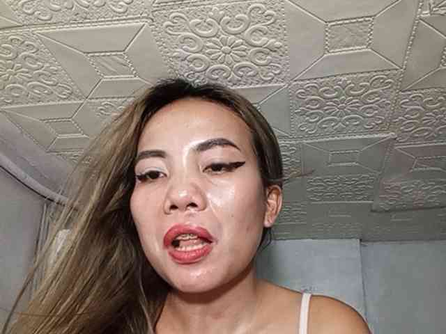 HEARTQUEEN webcam