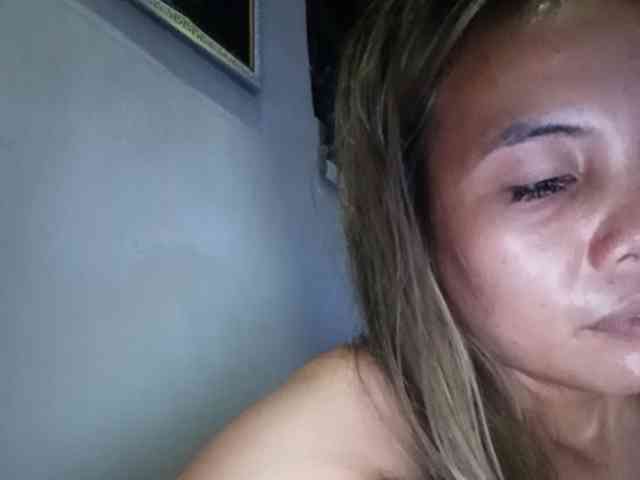 HEARTQUEEN webcam