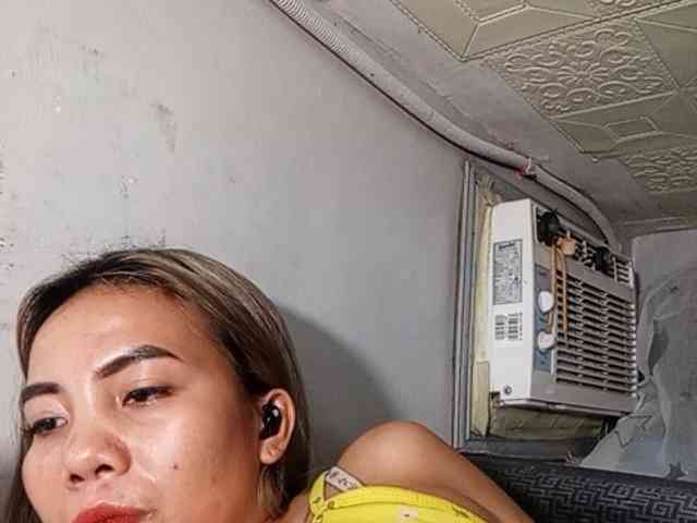 HEARTQUEEN webcam