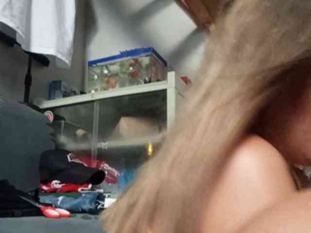 HEARTQUEEN webcam