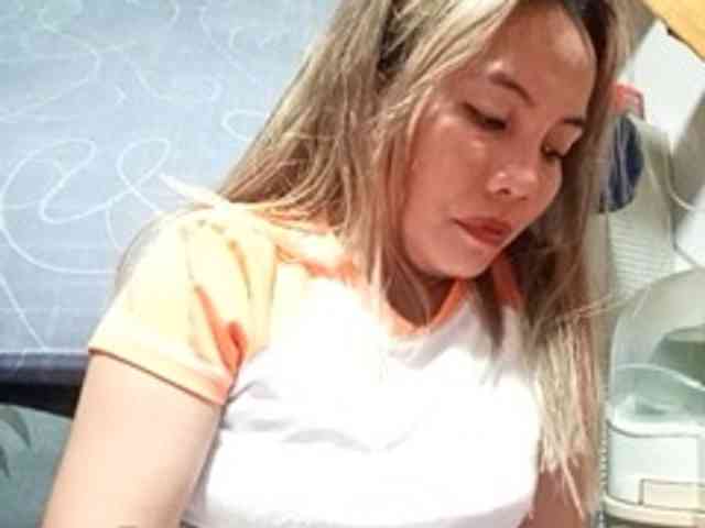 HEARTQUEEN webcam