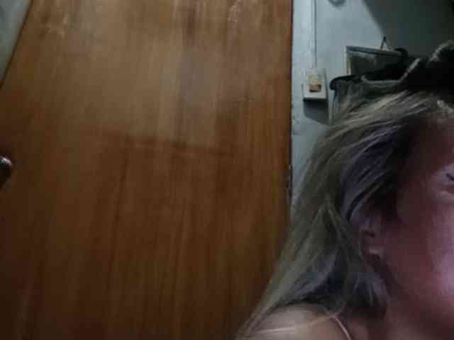 HEARTQUEEN webcam