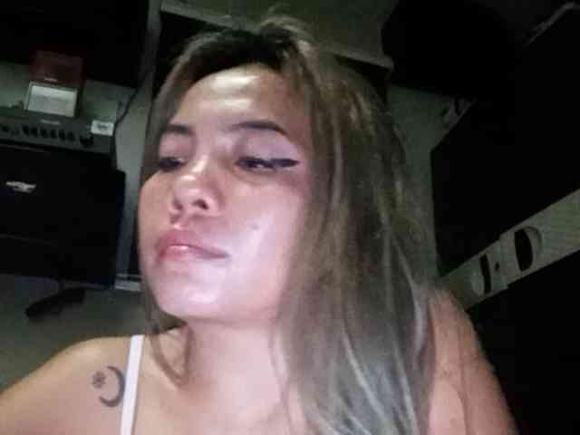 HEARTQUEEN webcam
