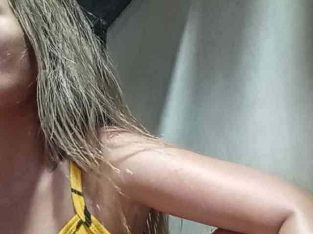 HEARTQUEEN webcam