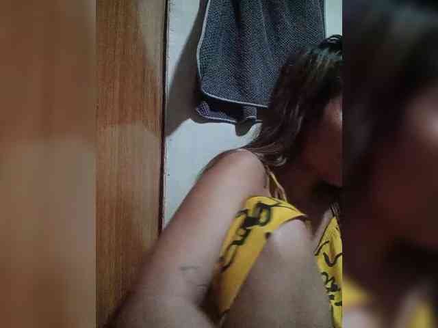 HEARTQUEEN webcam