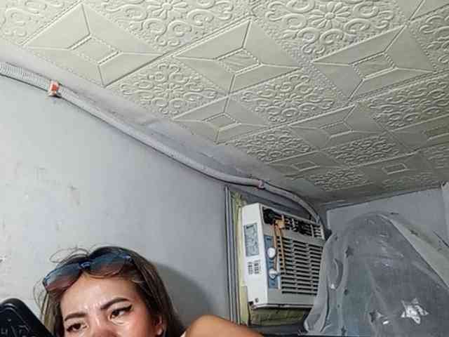 HEARTQUEEN webcam